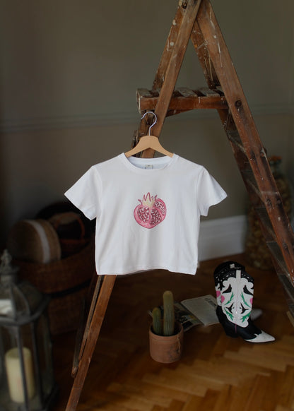 JUICY POMEGRANATE WHITE BABY TEE